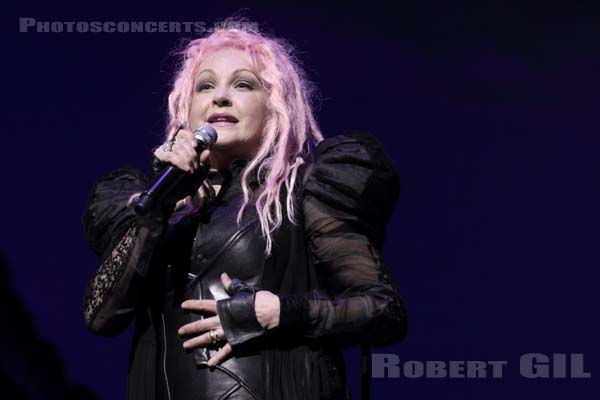 CINDY LAUPER - 2016-07-11 - PARIS - Grand Rex - 